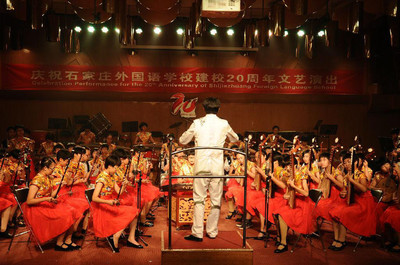 華意制衣 專(zhuān)業(yè)校服定制，石家莊廠家直供，打造舒適與美觀的校園服飾